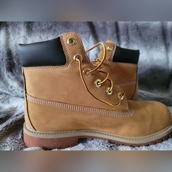 6" Timberland  Waterproof Boots in Wheat Nunuck Size 7 US - Picture 6 of 12